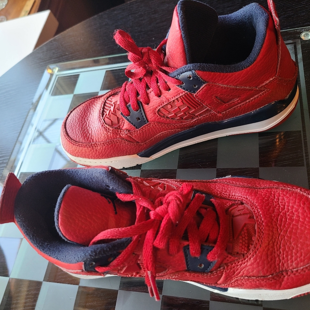 Kids Nike Jordan's 2y Red Sneakers - Picture 14 of 15